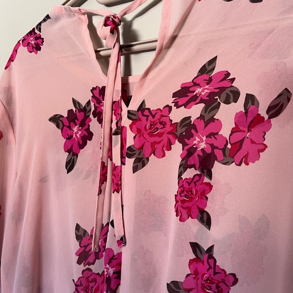 Sheer Flowy floral top - Picture 3 of 3